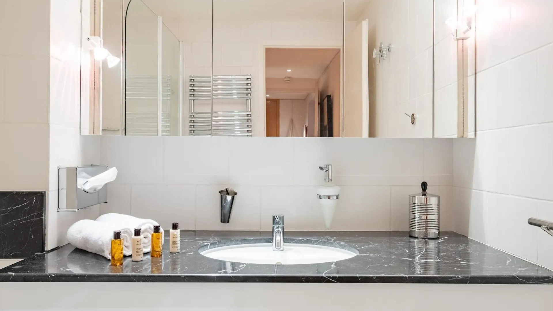 Veeve - Eiffel Skies Apartament Paryż